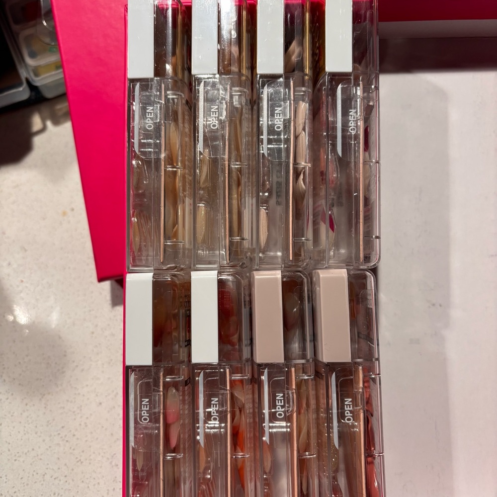 Bundle of 8 Dashing Diva Magic Press Press-On Nails Gift Box Limited Edition - Picture 3 of 5